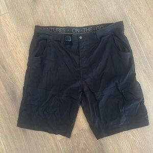 GERRY Men's shorts. Size 40. Color black. Adventures in the go.